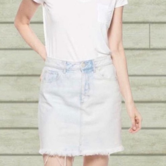PAIGE Jean Skirt, Distressed Acid Washed Light Wash Denim, Raw Hem, Size 25 - Picture 15 of 15